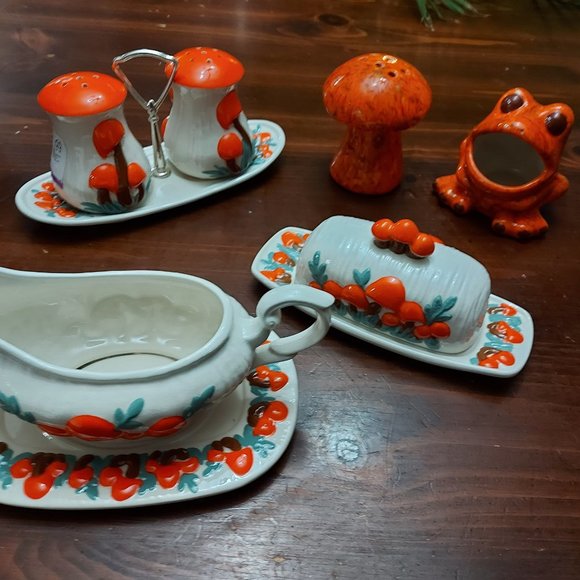 1970's Vintage Gravy Boat and Tray - Picture 11 of 11